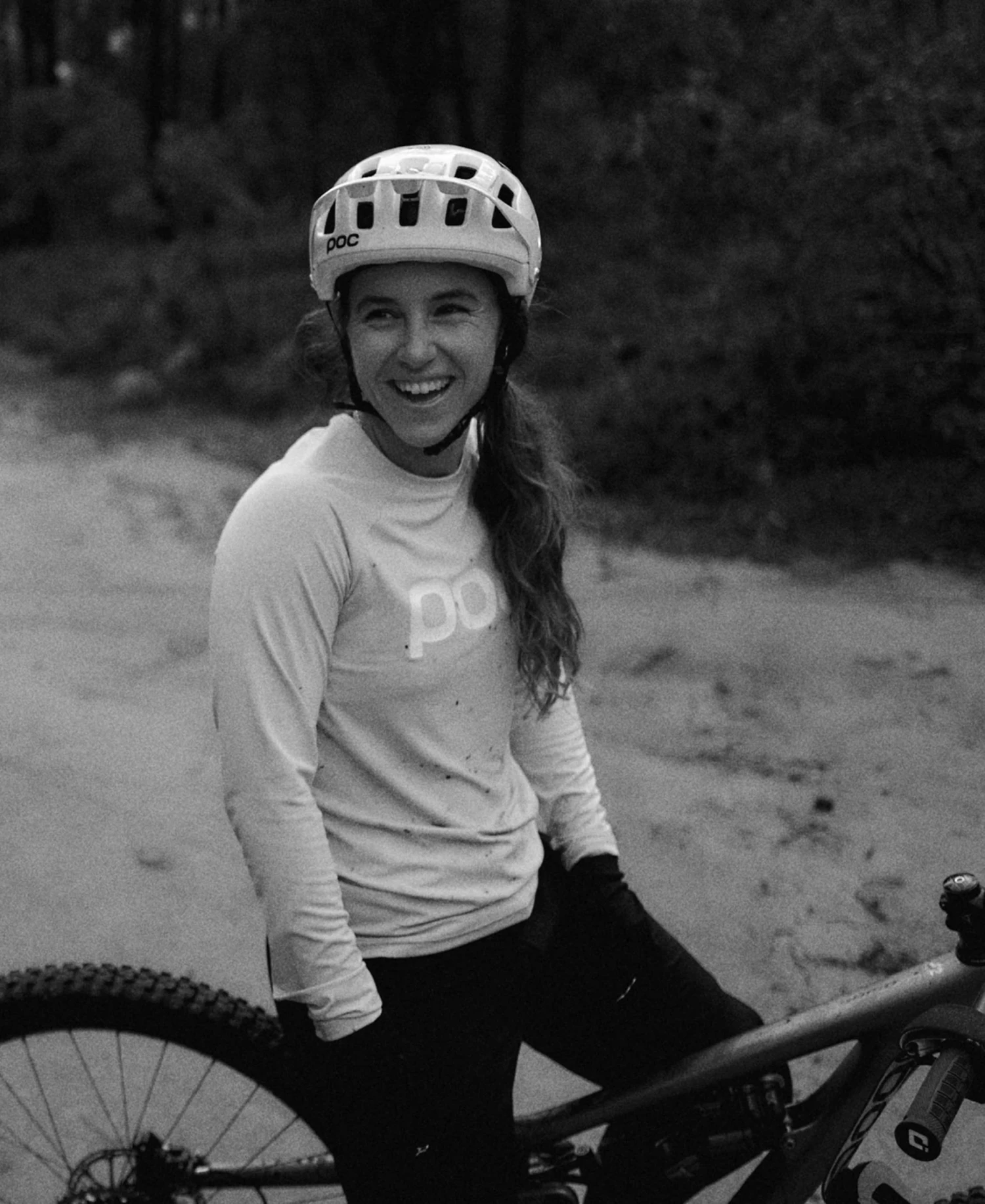 POC Essential MTB Women's Jersey - High-Performance Mountain Biking Apparel 10 POC Essential MTB Women's Jersey Apparel